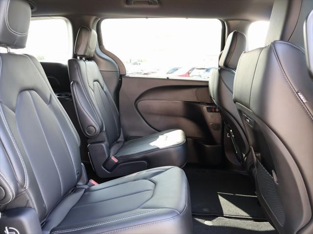 new 2025 Chrysler Pacifica car, priced at $39,252
