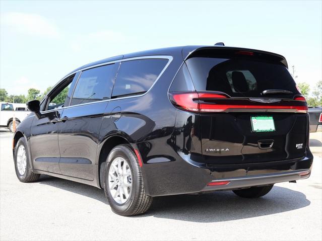 new 2025 Chrysler Pacifica car, priced at $39,252