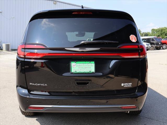 new 2025 Chrysler Pacifica car, priced at $39,252