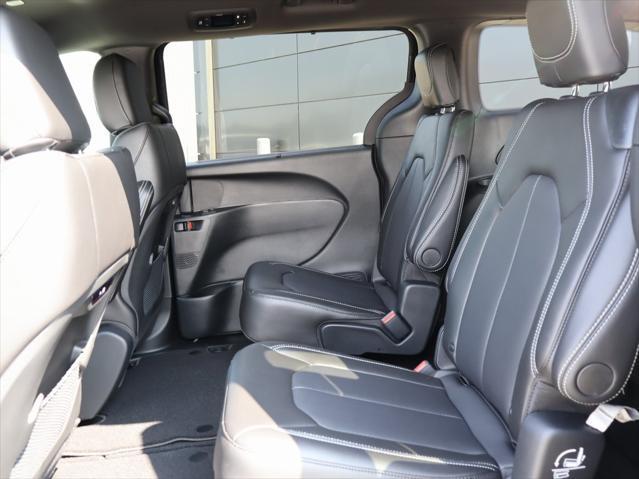 new 2025 Chrysler Pacifica car, priced at $39,252