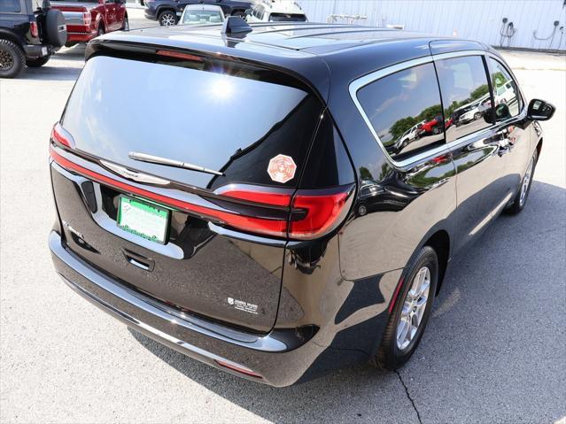 new 2025 Chrysler Pacifica car, priced at $39,252
