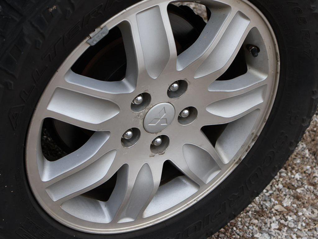 used 2011 Mitsubishi Endeavor car, priced at $5,200