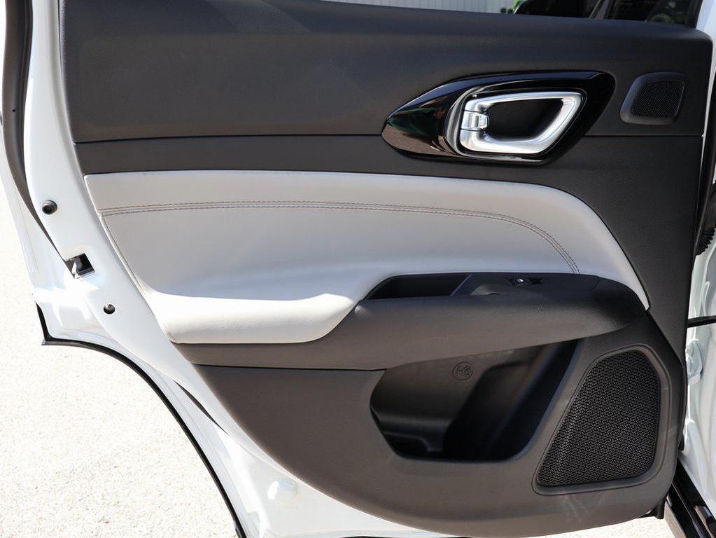 new 2025 Jeep Compass car, priced at $33,499