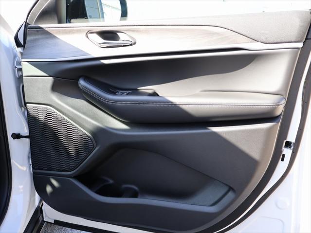 new 2025 Jeep Grand Cherokee car, priced at $44,640