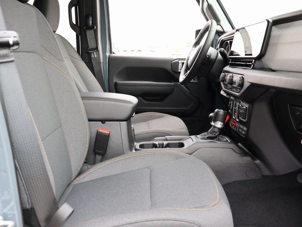 new 2025 Jeep Wrangler car, priced at $48,925