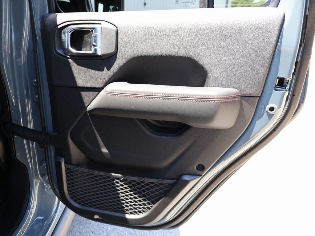 new 2025 Jeep Gladiator car, priced at $49,895