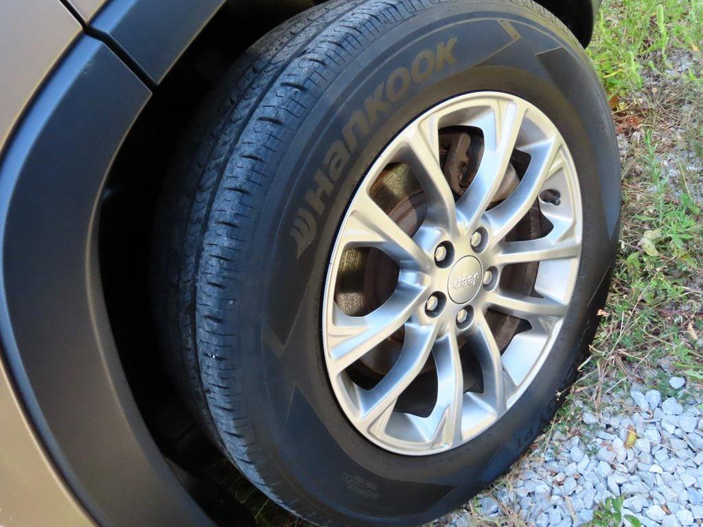 used 2019 Jeep Cherokee car, priced at $15,699