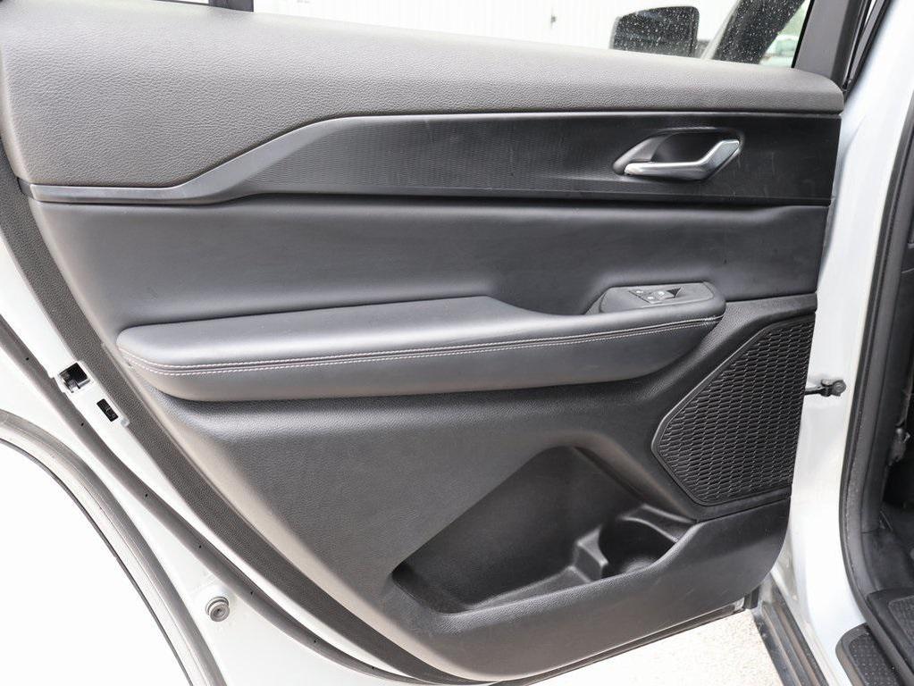 used 2024 Jeep Grand Cherokee L car, priced at $27,399