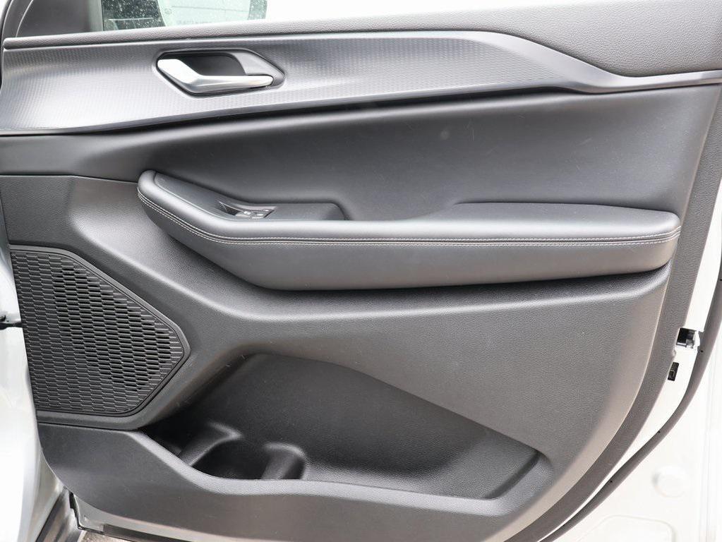 used 2024 Jeep Grand Cherokee L car, priced at $27,399