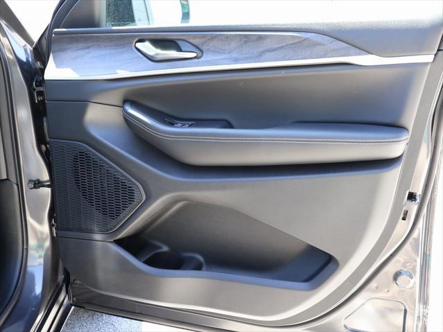 new 2025 Jeep Grand Cherokee car, priced at $46,690