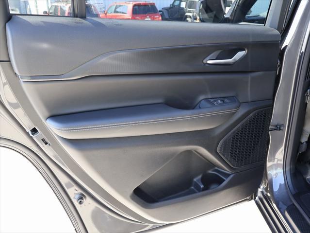 new 2025 Jeep Grand Cherokee L car, priced at $42,876