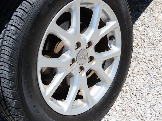 used 2015 Jeep Cherokee car, priced at $15,299