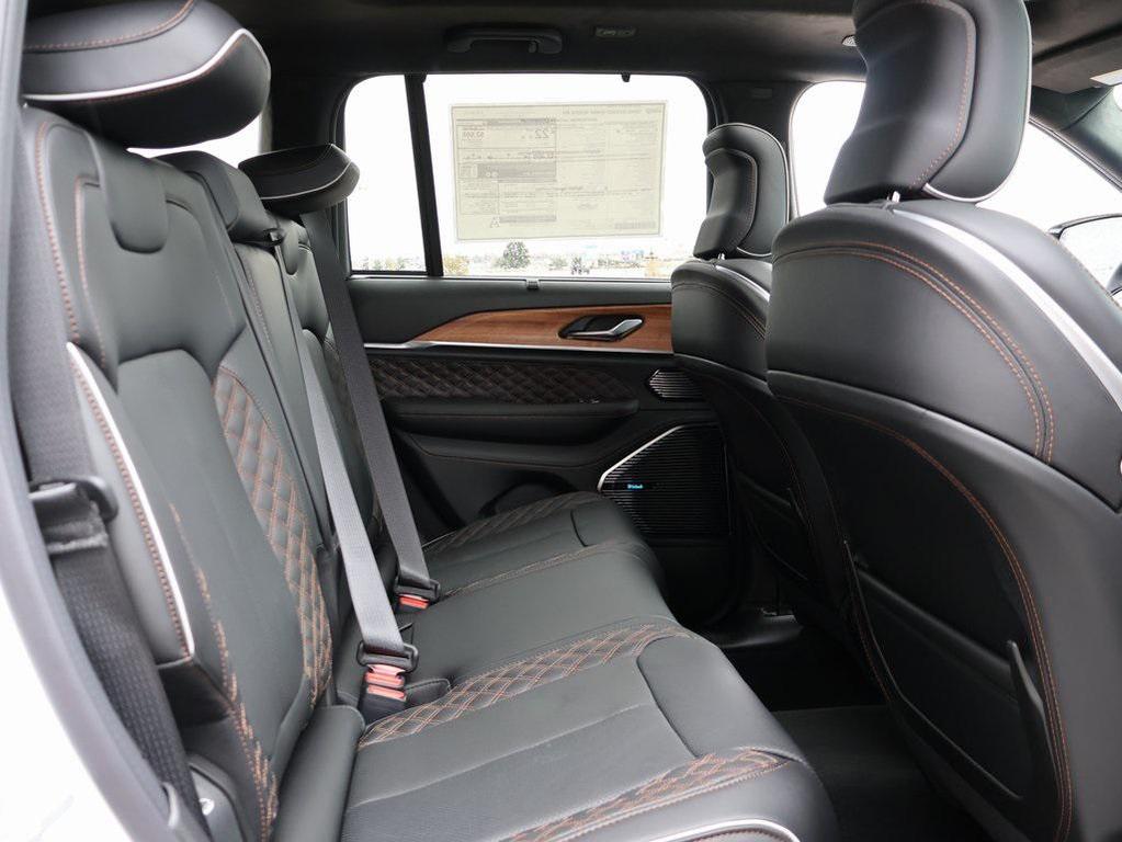 new 2025 Jeep Grand Cherokee car, priced at $62,702