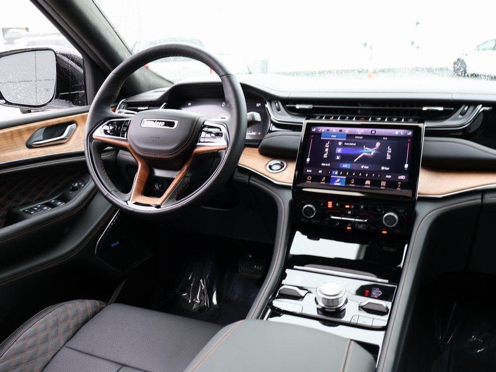 new 2025 Jeep Grand Cherokee car, priced at $62,702