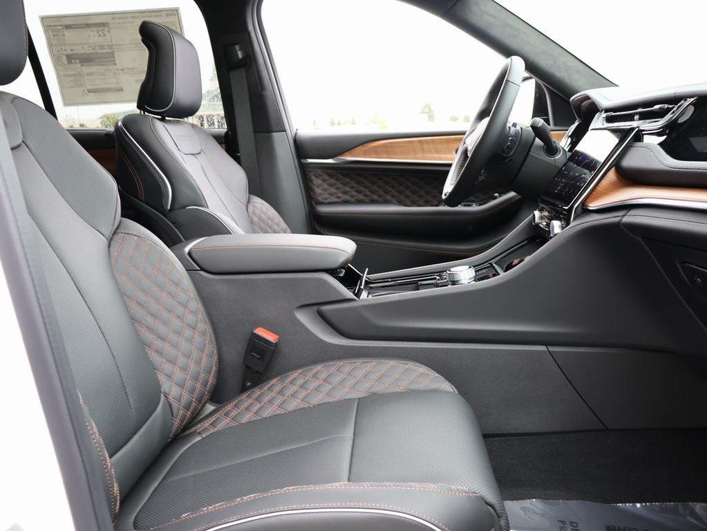 new 2025 Jeep Grand Cherokee car, priced at $62,702