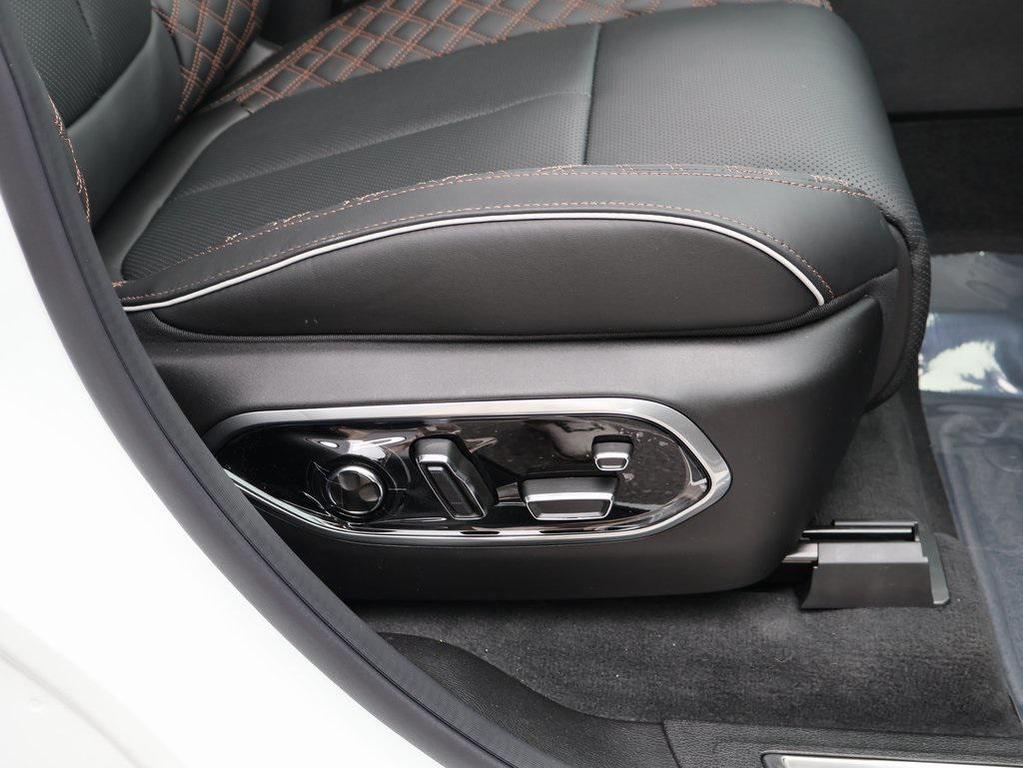new 2025 Jeep Grand Cherokee car, priced at $62,702