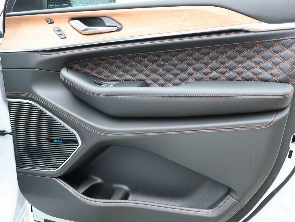 new 2025 Jeep Grand Cherokee car, priced at $62,702