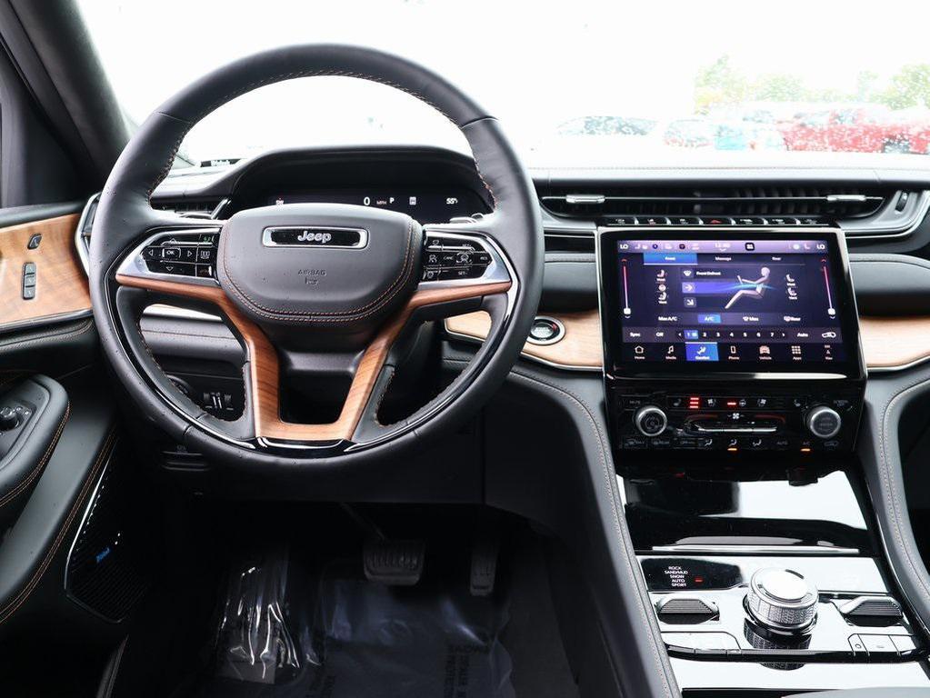 new 2025 Jeep Grand Cherokee car, priced at $62,702
