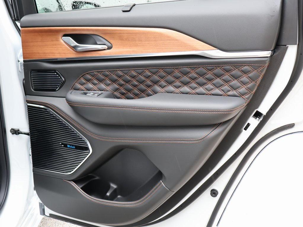 new 2025 Jeep Grand Cherokee car, priced at $62,702