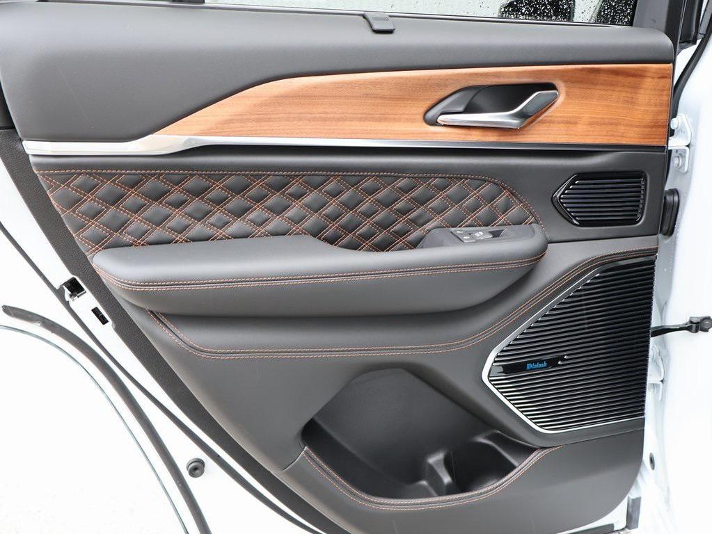 new 2025 Jeep Grand Cherokee car, priced at $62,702