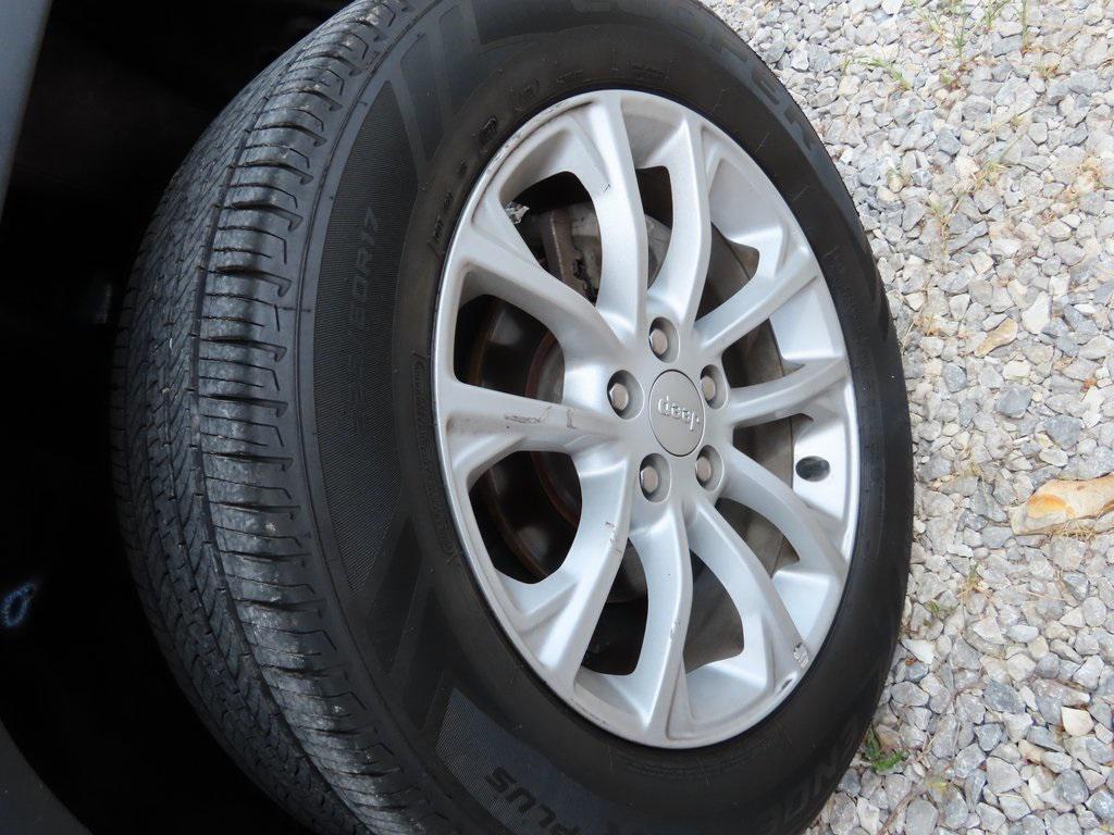 used 2021 Jeep Cherokee car, priced at $15,999