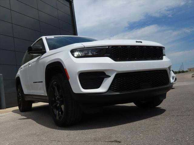 new 2024 Jeep Grand Cherokee car, priced at $45,200