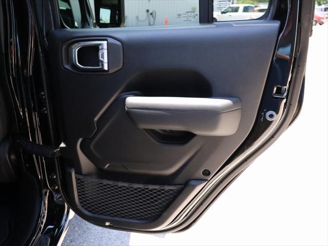 new 2025 Jeep Gladiator car, priced at $43,400