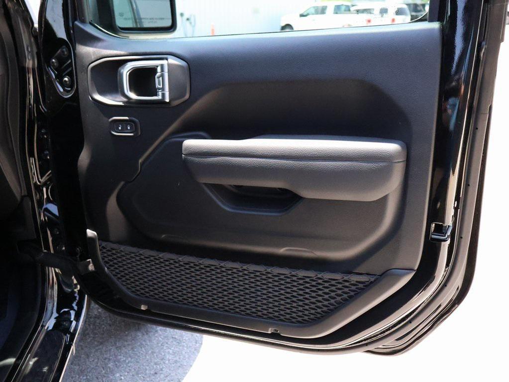 new 2025 Jeep Gladiator car, priced at $41,985