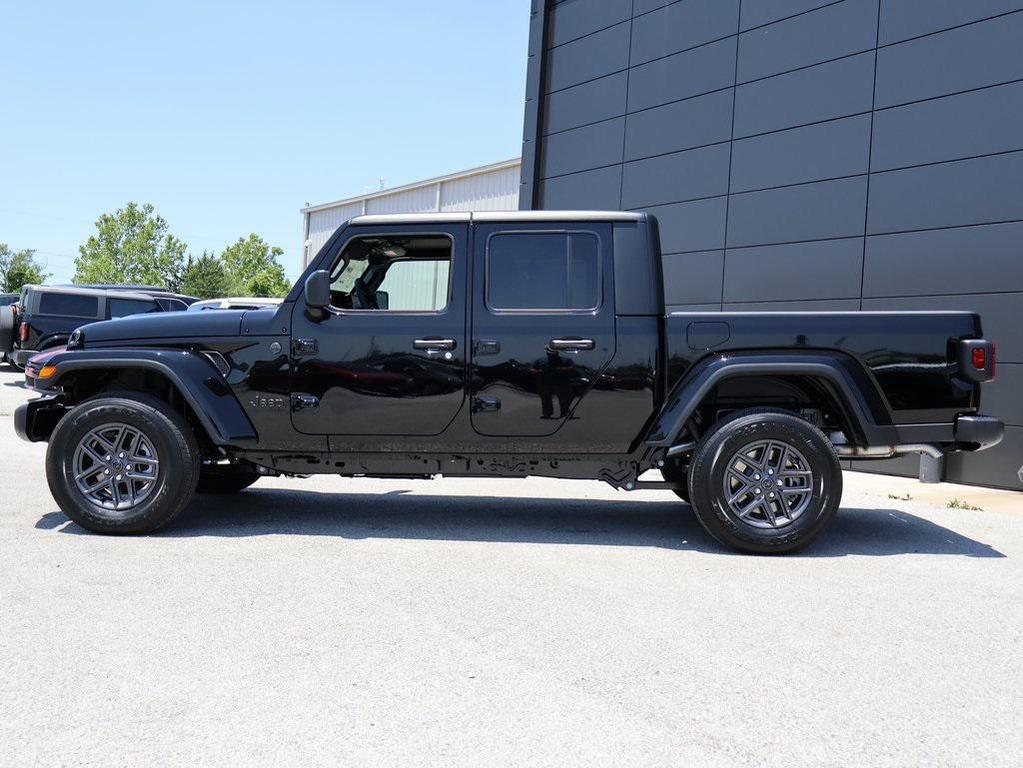 new 2025 Jeep Gladiator car, priced at $41,985