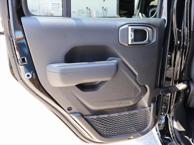 new 2025 Jeep Gladiator car, priced at $43,400