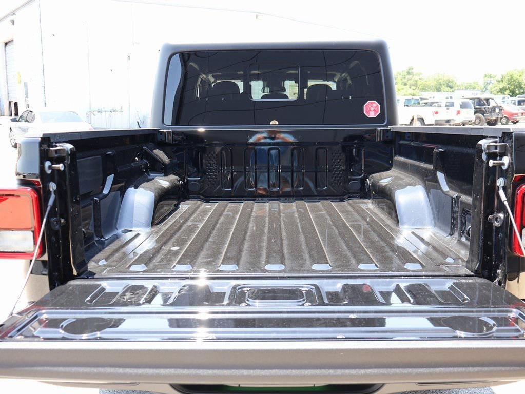 new 2025 Jeep Gladiator car, priced at $41,985