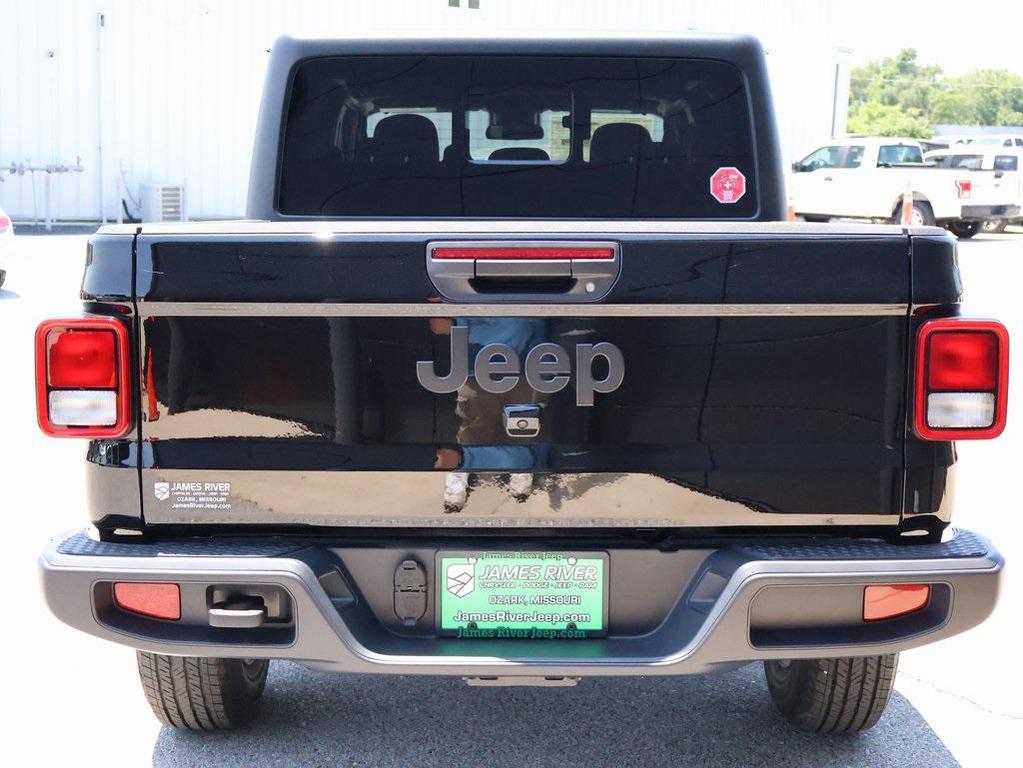 new 2025 Jeep Gladiator car, priced at $41,985
