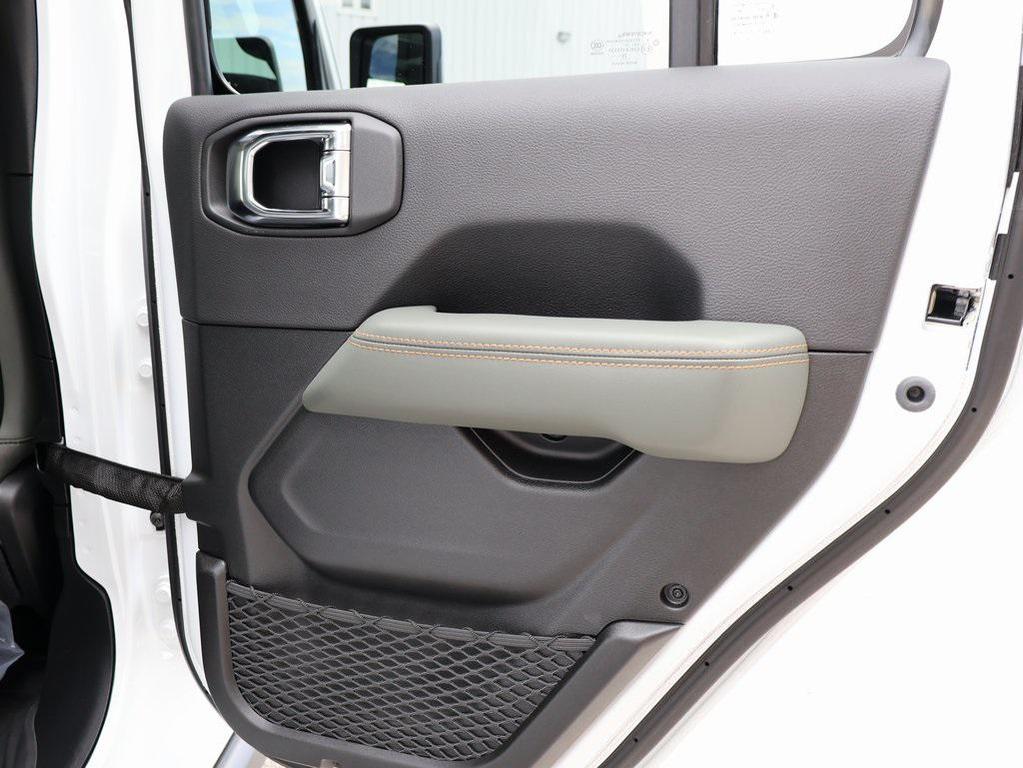 new 2025 Jeep Gladiator car, priced at $53,546
