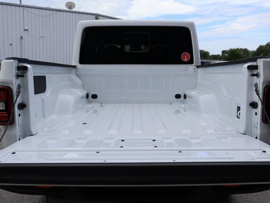 new 2025 Jeep Gladiator car, priced at $53,546