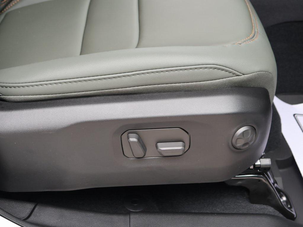 new 2025 Jeep Gladiator car, priced at $53,546