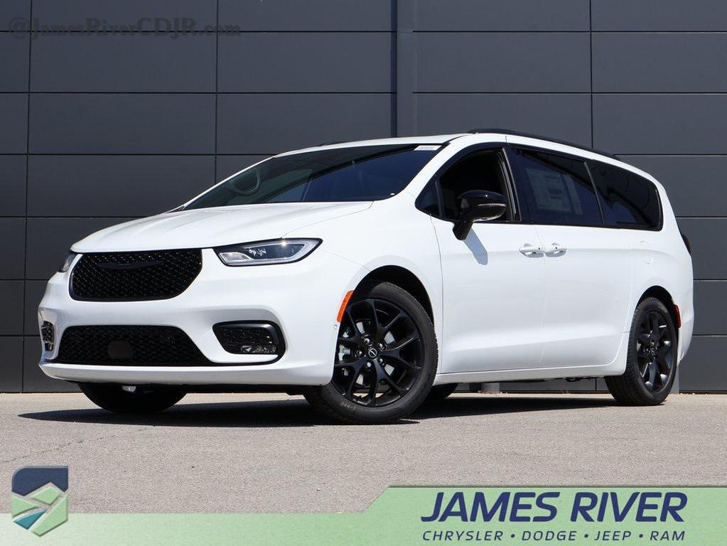 new 2026 Chrysler Pacifica car, priced at $53,815