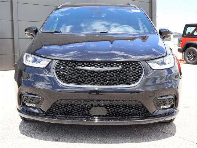 new 2025 Chrysler Pacifica Hybrid car, priced at $51,776