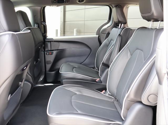 new 2025 Chrysler Pacifica Hybrid car, priced at $51,776