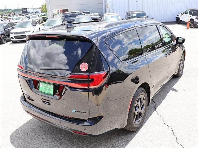 new 2025 Chrysler Pacifica Hybrid car, priced at $51,776