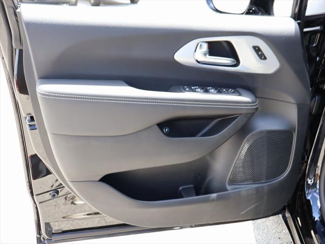 new 2025 Chrysler Pacifica Hybrid car, priced at $51,776