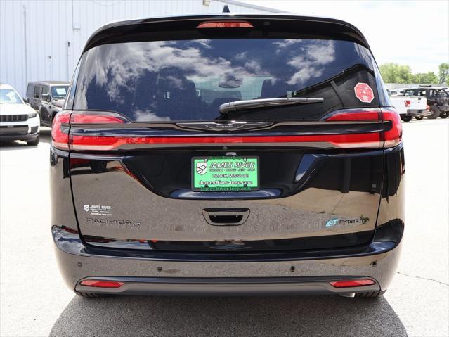 new 2025 Chrysler Pacifica Hybrid car, priced at $51,776