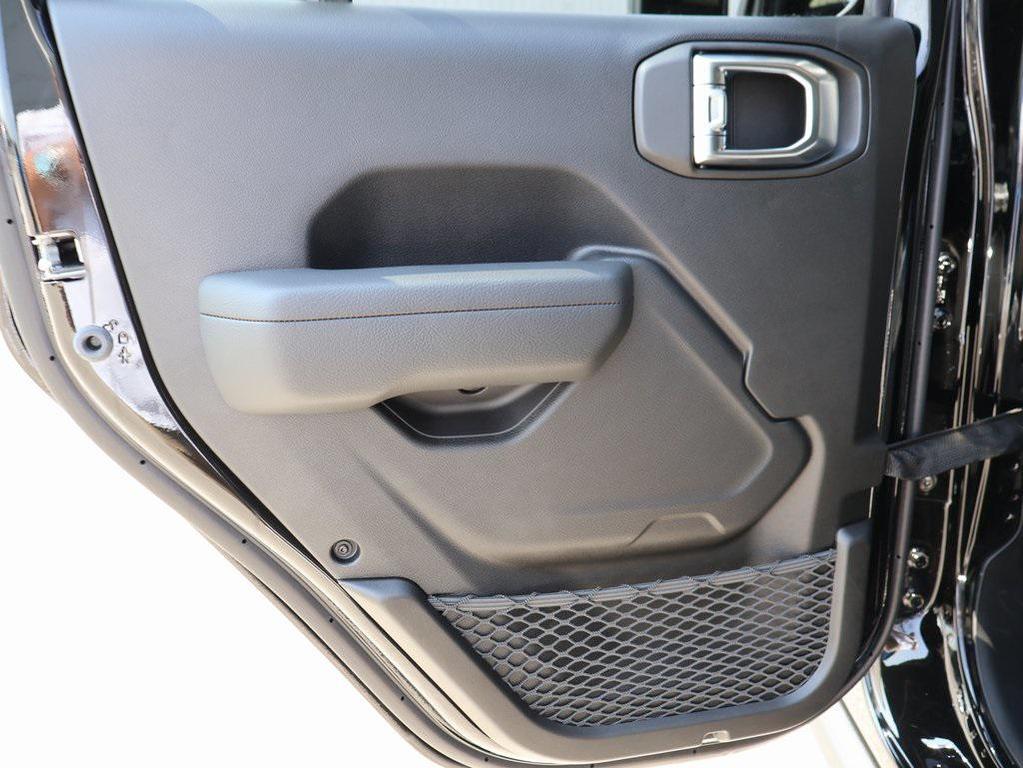 new 2025 Jeep Gladiator car, priced at $47,583