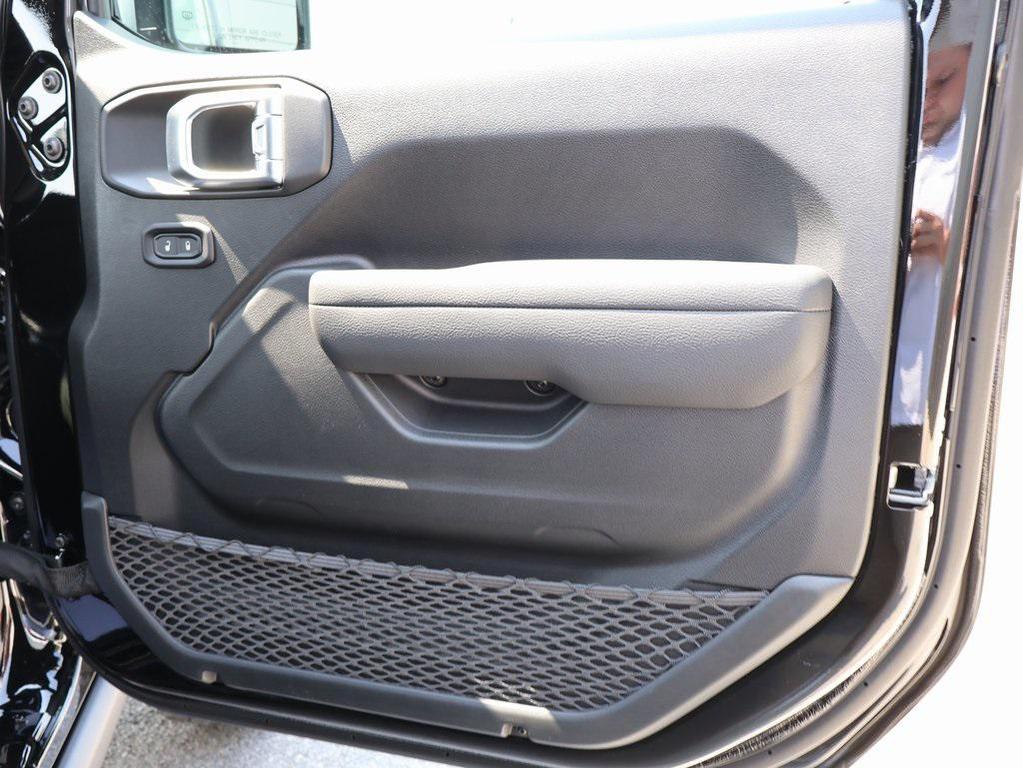 new 2025 Jeep Gladiator car, priced at $47,583