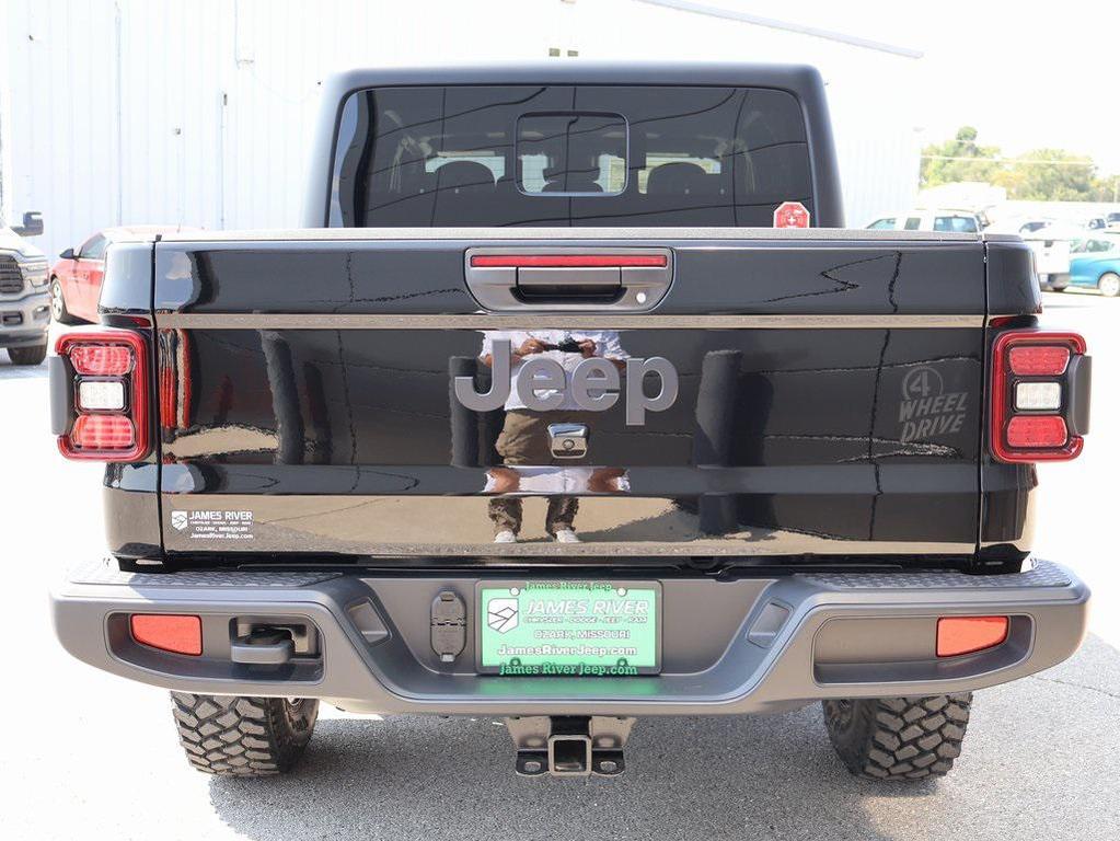 new 2025 Jeep Gladiator car, priced at $47,583