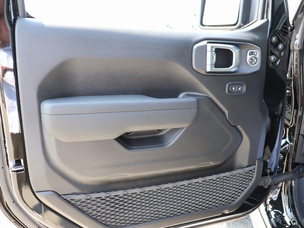 new 2025 Jeep Gladiator car, priced at $47,583