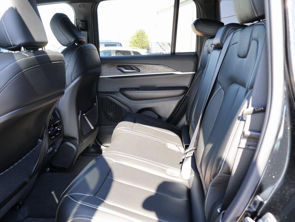 new 2025 Jeep Grand Cherokee car, priced at $41,390