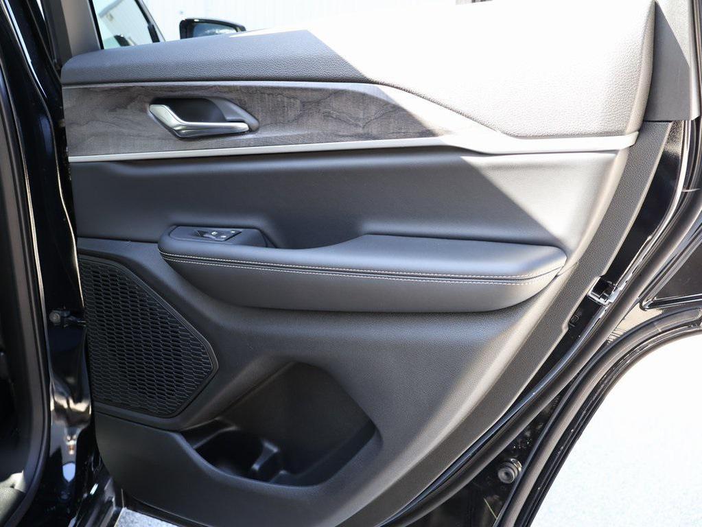 new 2025 Jeep Grand Cherokee car, priced at $41,390