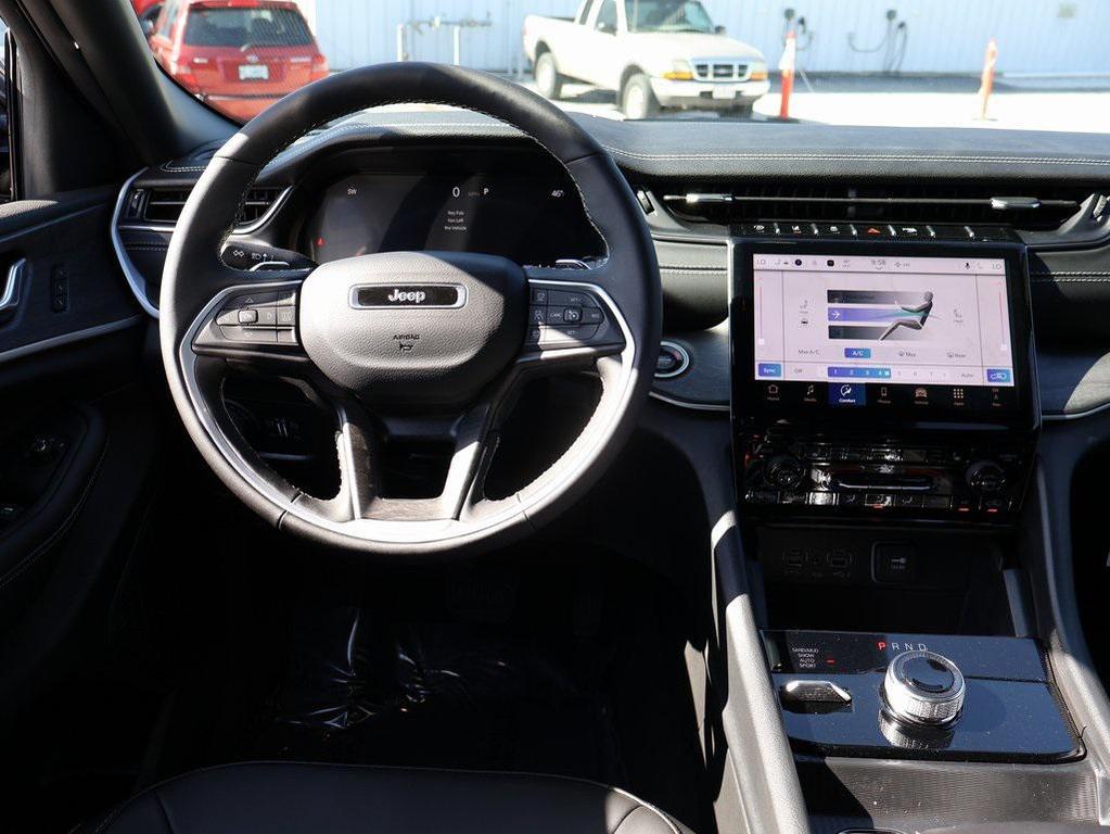 new 2025 Jeep Grand Cherokee car, priced at $41,390