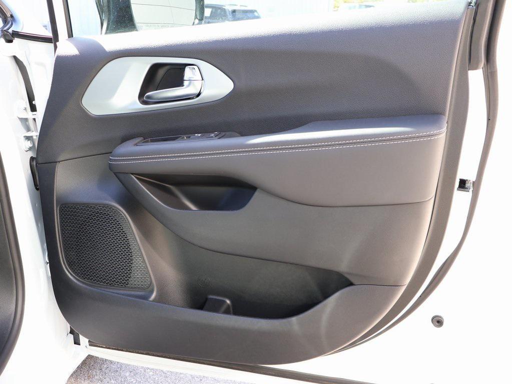 new 2026 Chrysler Pacifica car, priced at $51,410