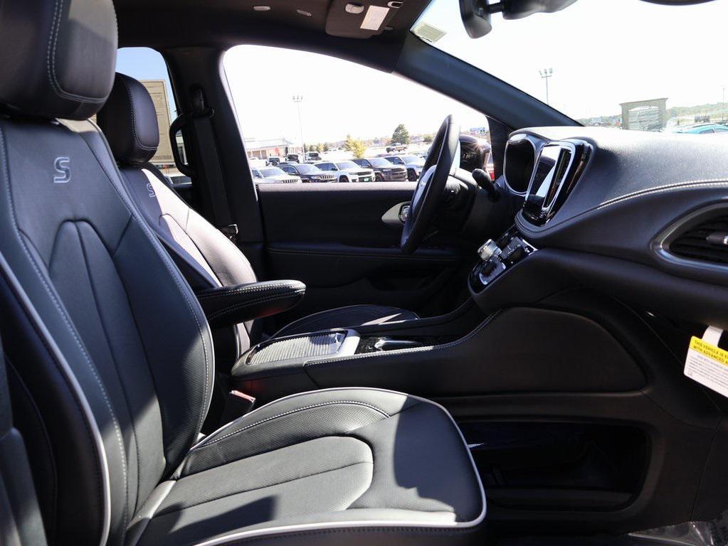 new 2026 Chrysler Pacifica car, priced at $51,410